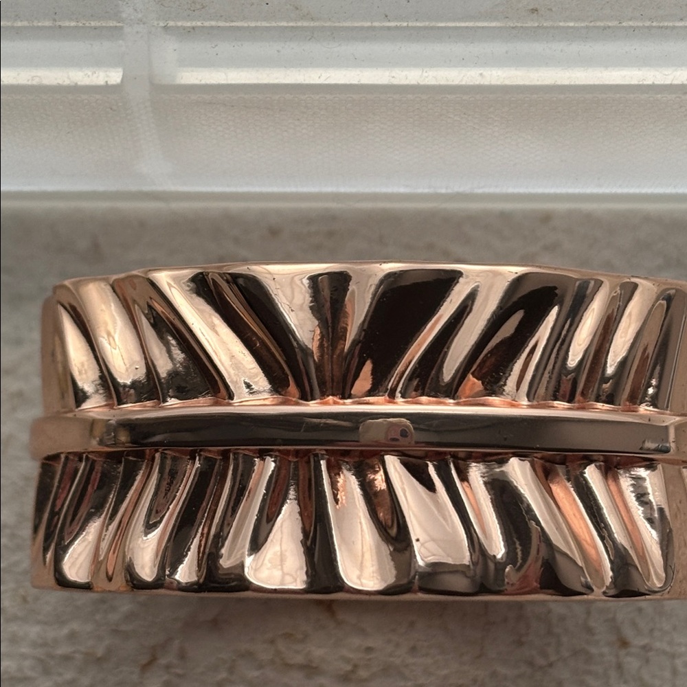 🟠Brand New Rose Gold Tone Hinge Cuff Bracelet